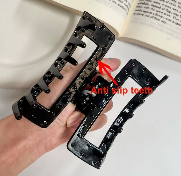 Flexible hair clip for comfort